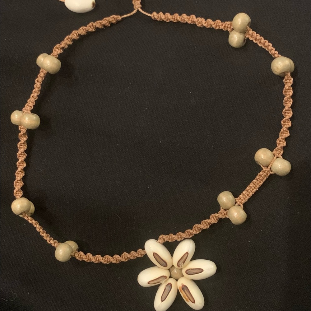 Handmade Shell Flower Choker Necklace in Natural Cream and Tan